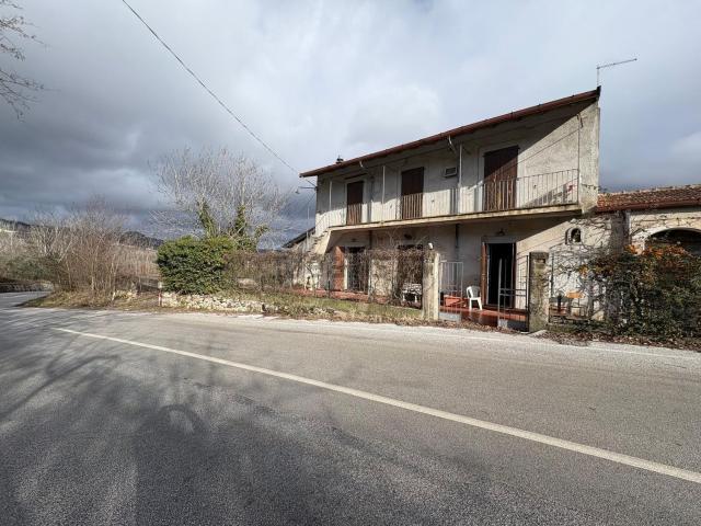 Casa in vendita a Isernia, Molise
