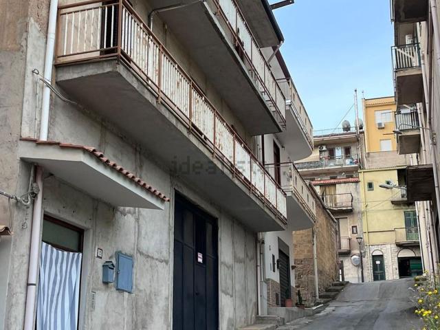 Casa in vendita a Cerda, Sicilia