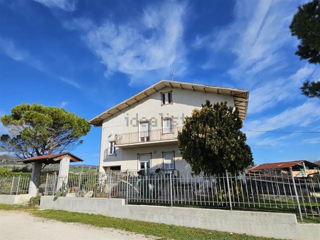Casa in vendita a Marche, Macerata