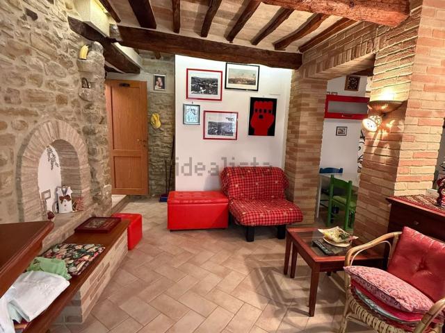 Casa in vendita a Capodacqua, Pievebovigliana