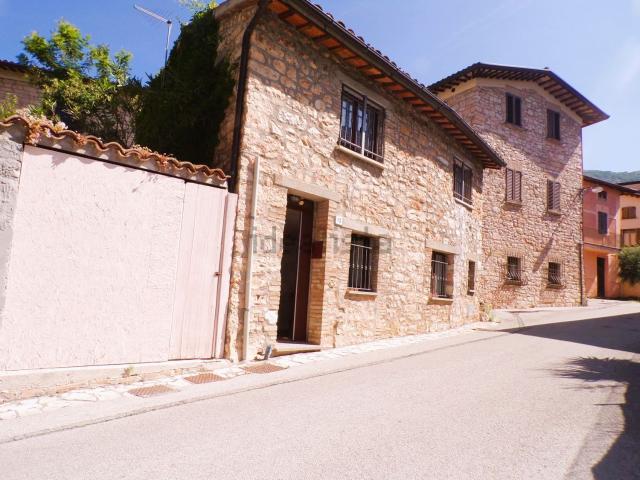 Casa in vendita a Gualdo Tadino, Umbria