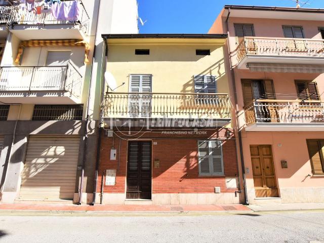 Casa in vendita a Marche, Fermo