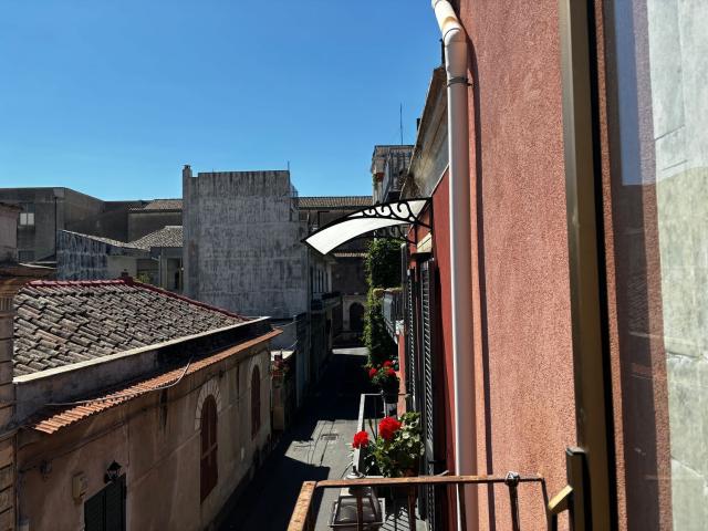 Casa in vendita a Valverde, Sicilia