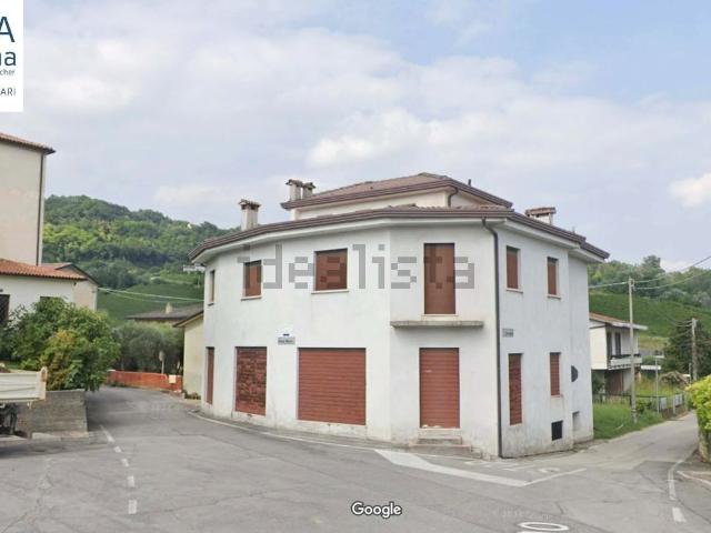 Casa in vendita a Tarzo, Veneto