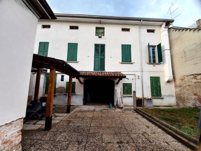 Casa in vendita a Bassa Reggiana, Re