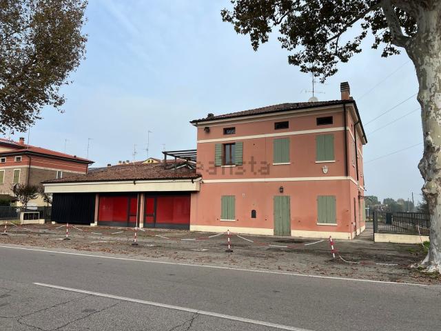 Casa in vendita a Unione Comuni Modenesi Area Nord, Mirandola