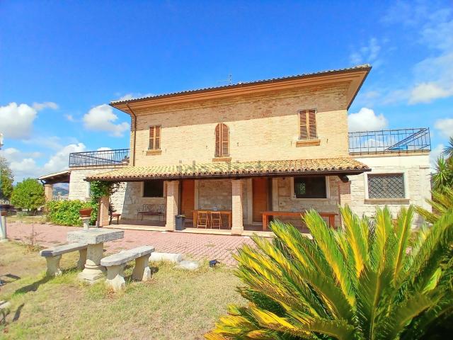 Casa in vendita a Unione dei Comuni della Val Vibrata, Ancarano