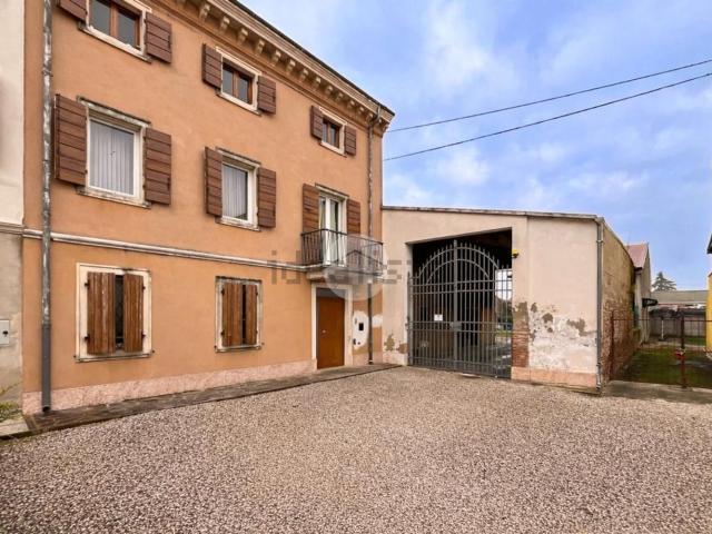 Casa in vendita a Zevio, Veneto