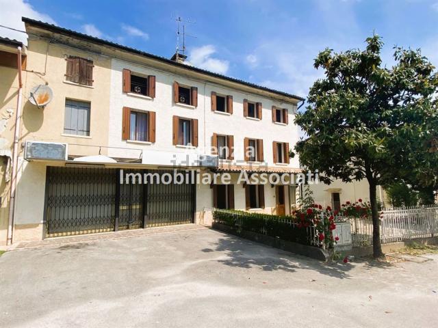 Casa in vendita a Pieve del Grappa, Possagno