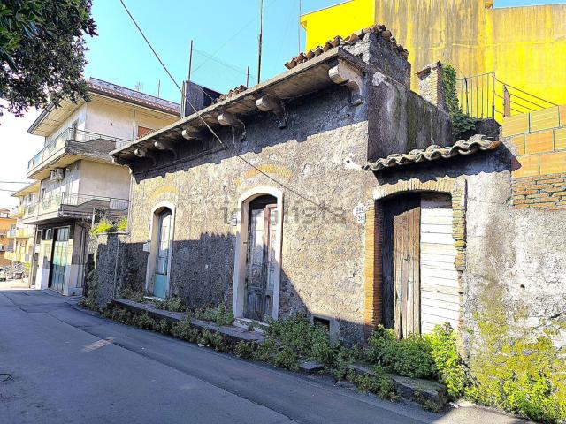 Casa in vendita a Aci Santa Lucia, Aci Catena