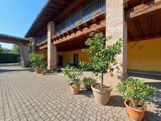 Casa in vendita a Rovato, Lombardia
