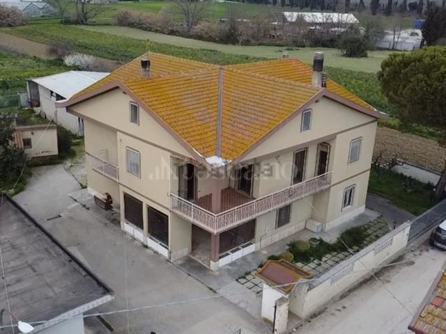 Casa in vendita a Collecorvino, Abruzzo