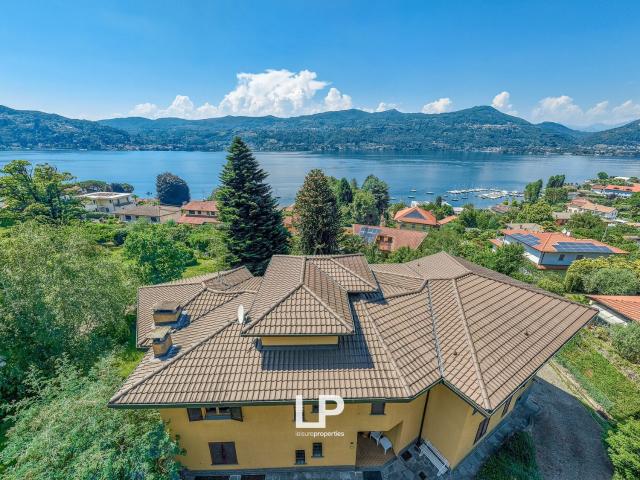 Casa in vendita a Ranco, Lombardia