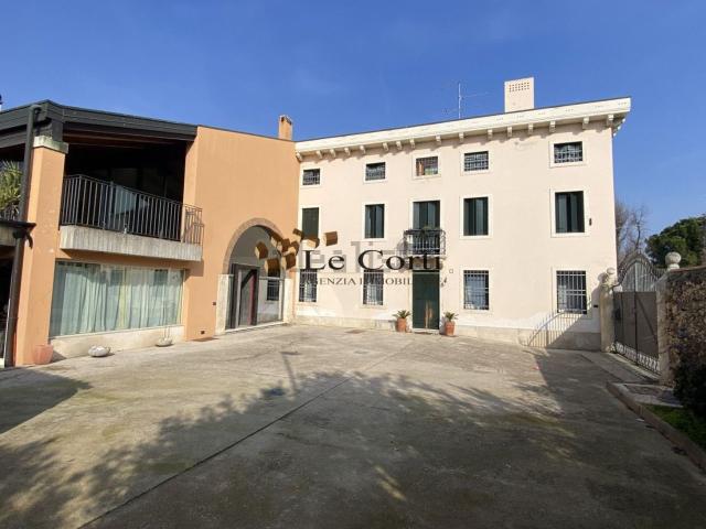 Casa in vendita a Lonigo, Veneto