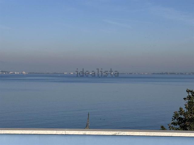 Casa in vendita a Desenzano Del Garda, Brescia