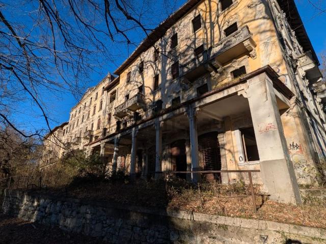 Casa in vendita a Viggiù, Varese