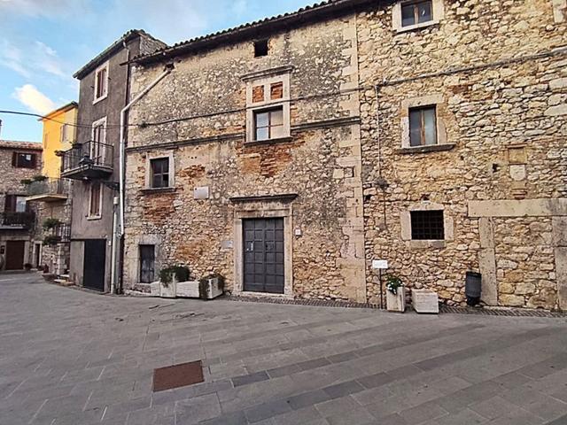 Casa in vendita a Baschi, Umbria