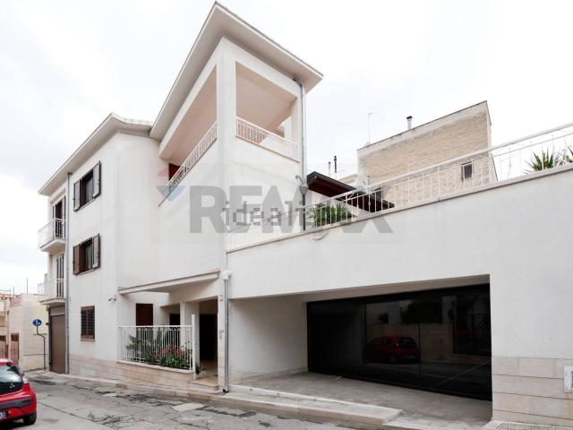 Casa in vendita a Canosa di Puglia, Barletta-Andria-Trani