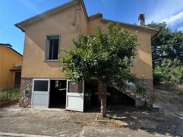 Casa in vendita a Gualdo Cattaneo, Umbria