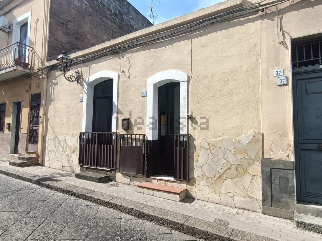 Casa in vendita a Aci Santa Lucia, Aci Catena