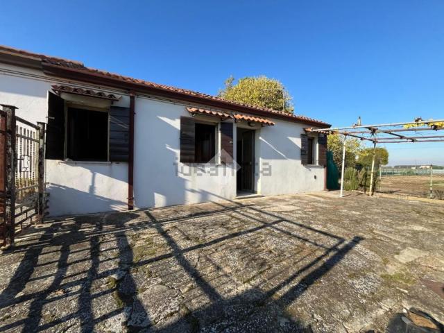 Casa in vendita a Rovigo, Veneto
