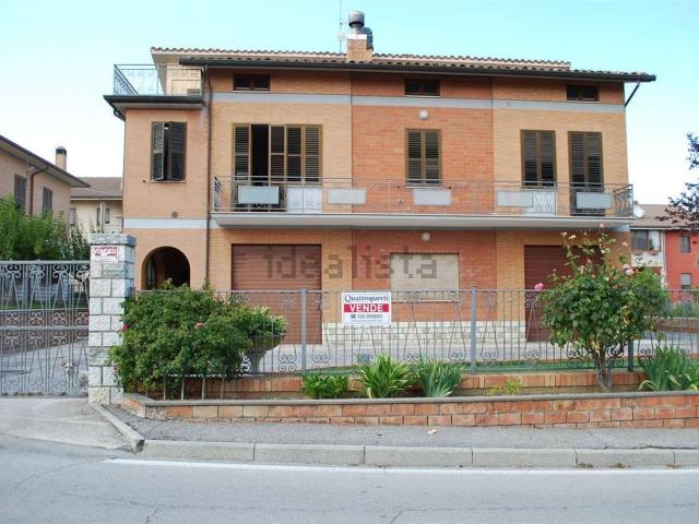 Casa in vendita a Marche, Macerata