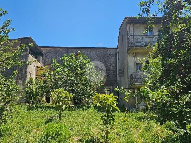 Casa in vendita a Montesarchio, Campania