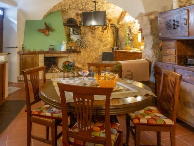 Casa in vendita a Poggio Picenze, Abruzzo