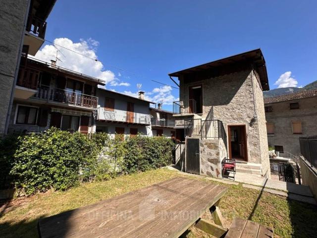 Casa in vendita a Ardenno, Lombardia