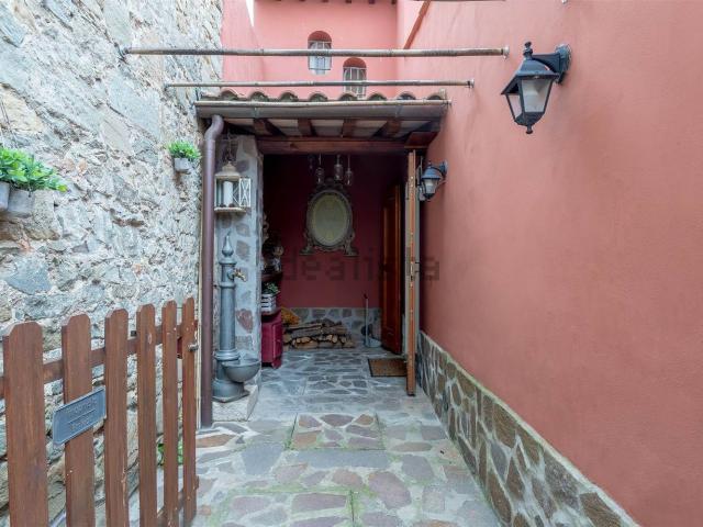 Casa in vendita a Carmignano, Comeana