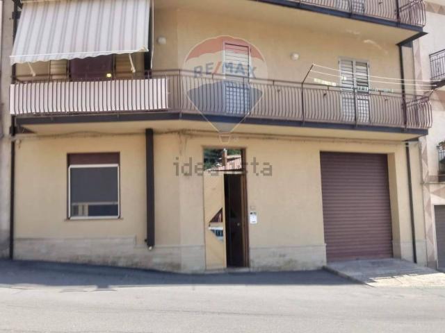 Casa in vendita a Santa Domenica Vittoria, Sicilia