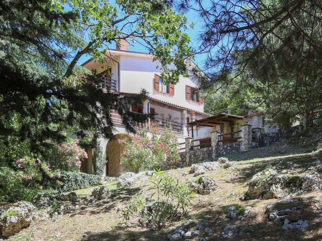 Casa in vendita a Monteleone Sabino, Lazio