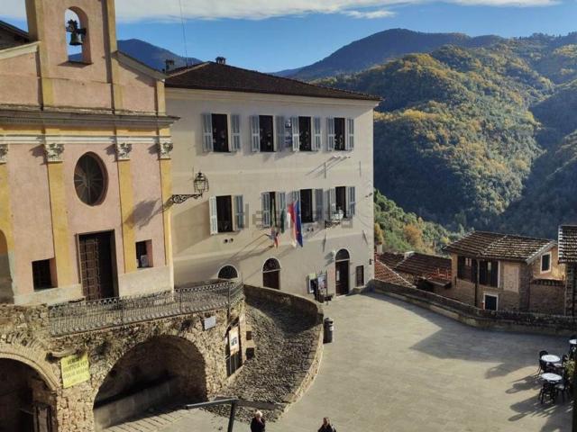 Casa in vendita a Apricale, Liguria