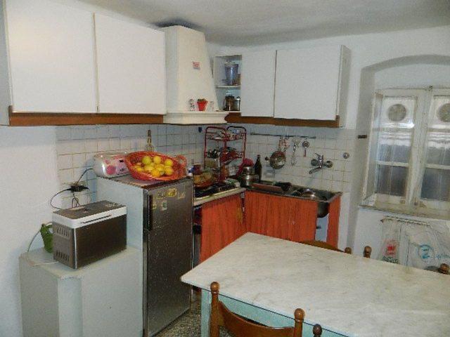 Casa in vendita a Isola, Luni