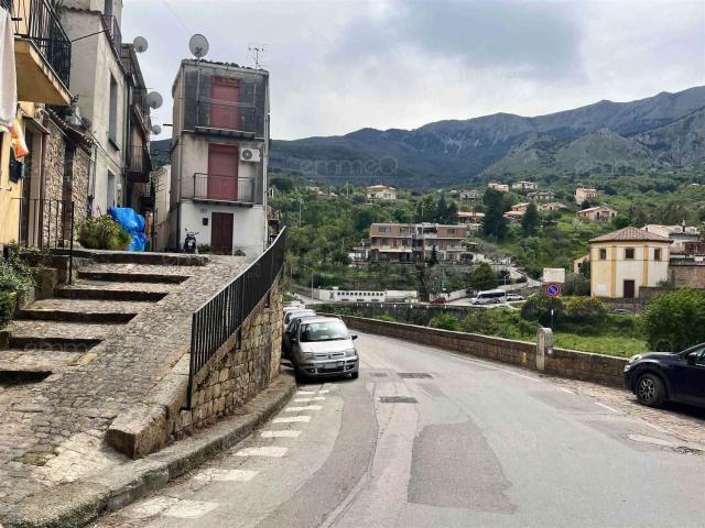 Casa in vendita a Castelbuono, Sicilia
