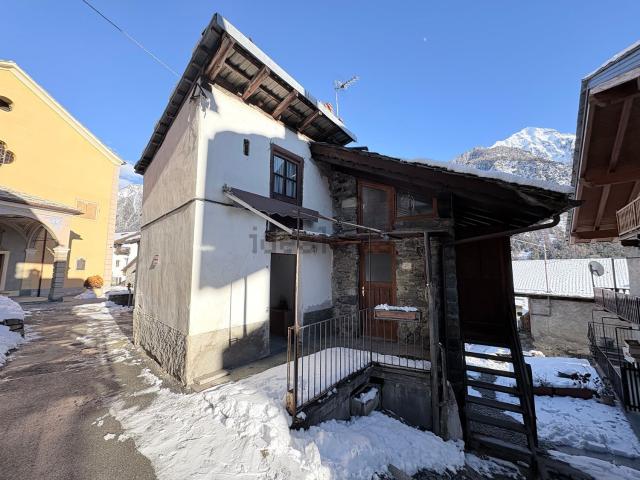 Casa in vendita a Challand Saint Anselme, Aosta