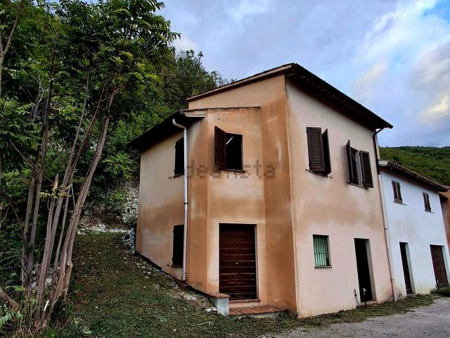 Casa in vendita a Foligno, Umbria