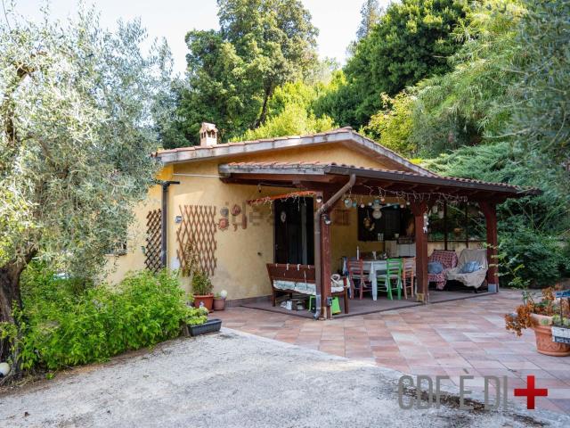 Casa in vendita a Toffia, Lazio