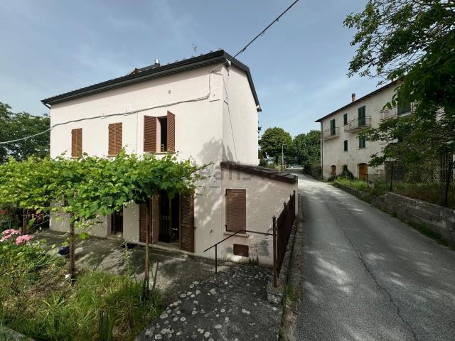 Casa in vendita a Fossato Di Vico, Umbria