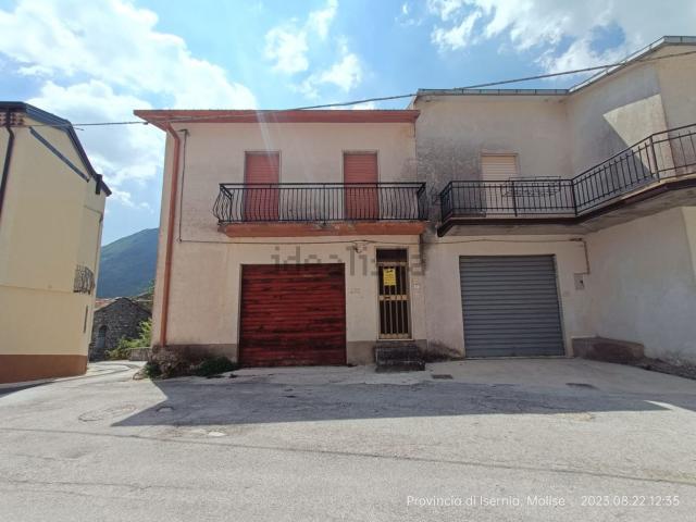 Casa in vendita a Castelpetroso, Molise