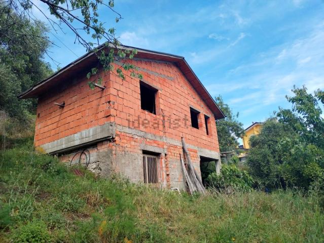 Casa in vendita a Follo, Liguria