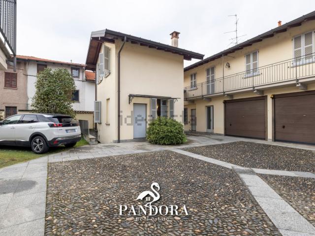 Casa in vendita a Samarate, Lombardia
