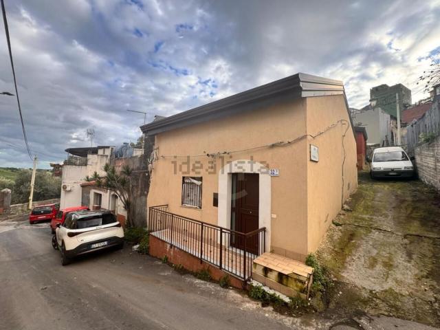 Casa in vendita a Motta Sant'Anastasia, Catania