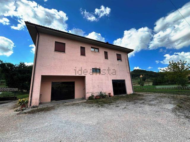 Casa in vendita a Le Casette, Marche
