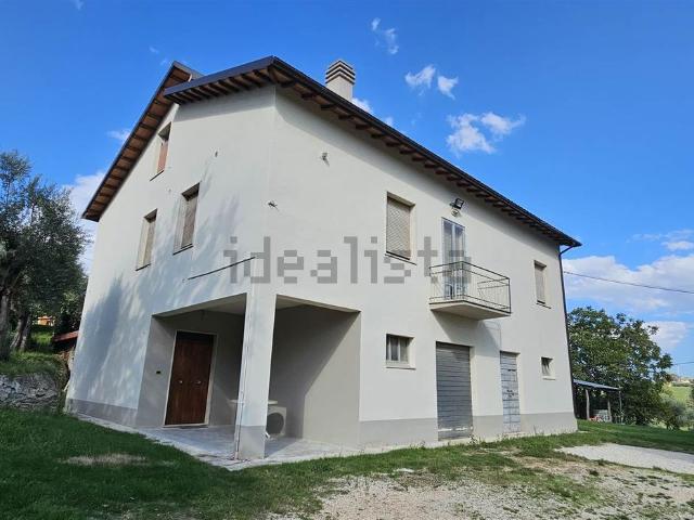 Casa in vendita a Serrone, Marche
