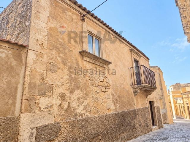 Casa in vendita a Modica Alta, Modica
