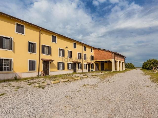 Casa in vendita a Nogarole Rocca, Veneto