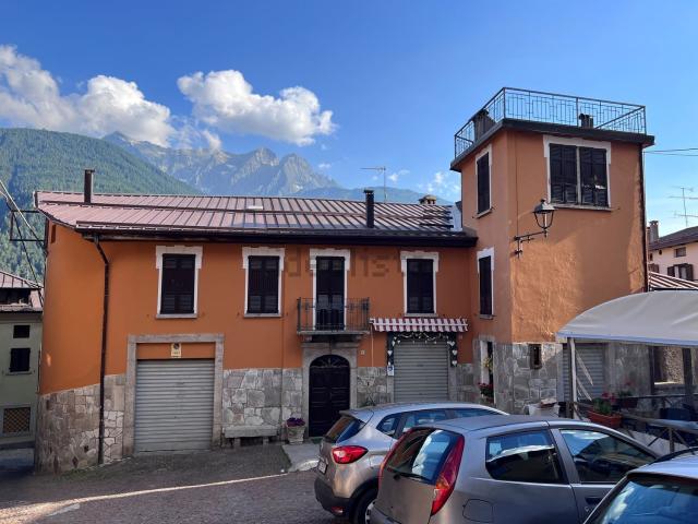Casa in vendita a Comunità montana della valle Camonica, Vione