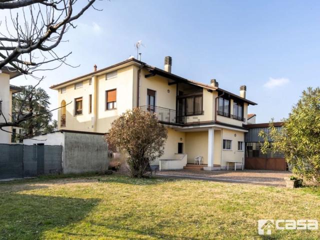 Casa in vendita a Vaprio D'adda, Lombardia