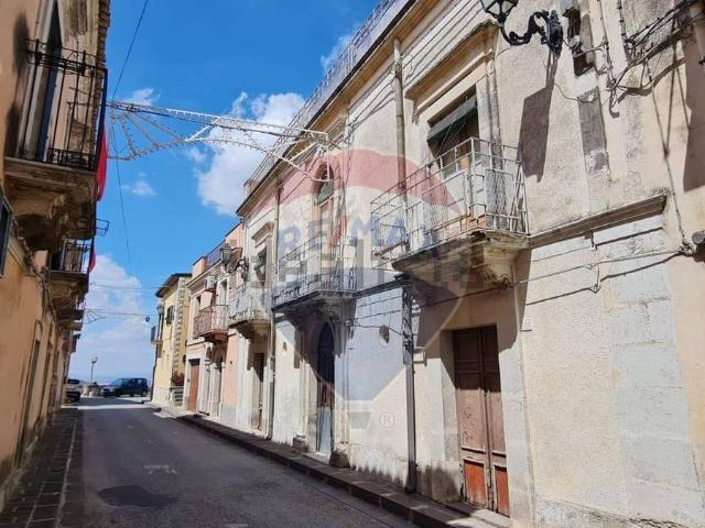 Casa in vendita a Monterosso Almo, Sicilia